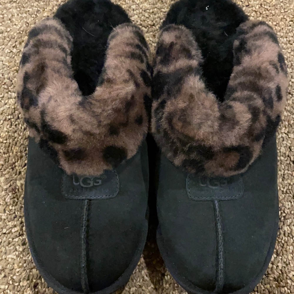 UGGS Slippers-Black and cheetah print